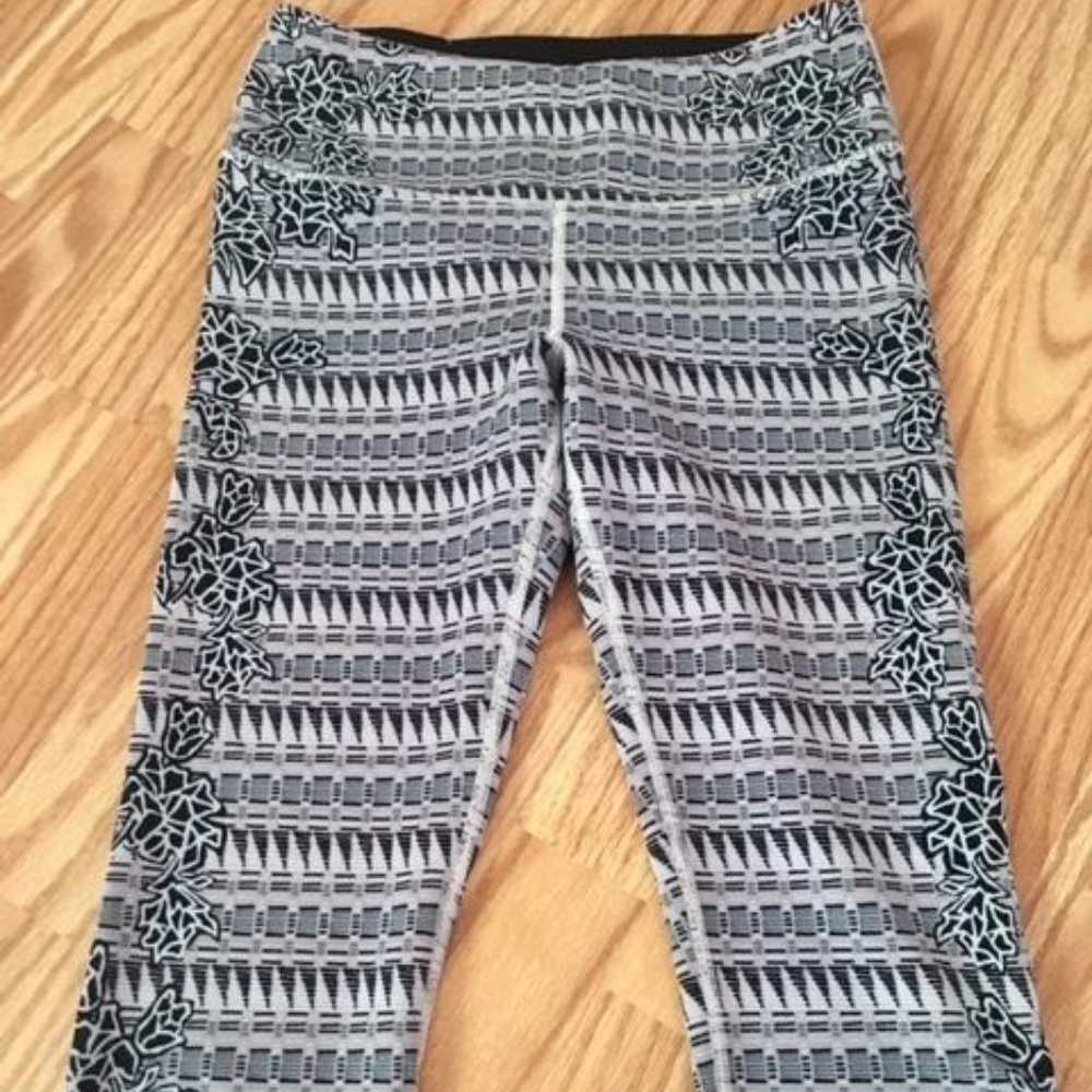 VSX Knockout CROP PANT S Victoria's Secret Legging